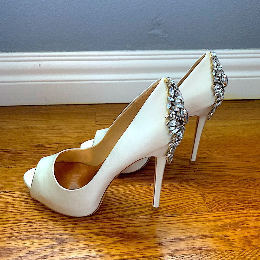 Badgley Mischka Kiara size 7.5 in Ivory